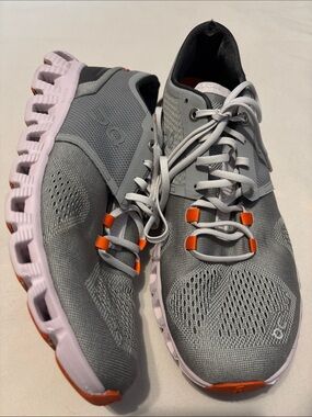 On Running Cloud X Alloy Lily Size 8.5